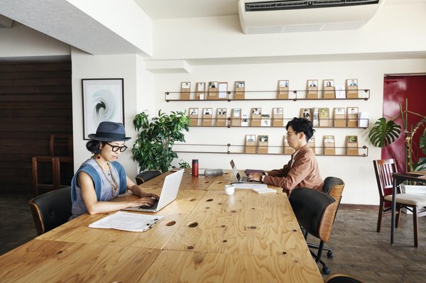 Quels sont les avantages, les services et les tarifs des espaces de coworking à Toulouse ?